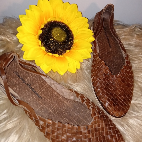 Tommy Bahama Huarache Flats - Picture 1 of 4